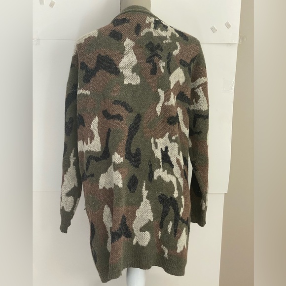 Lulus Jumbo Camouflage Cardigan Size Small - Picture 4 of 7